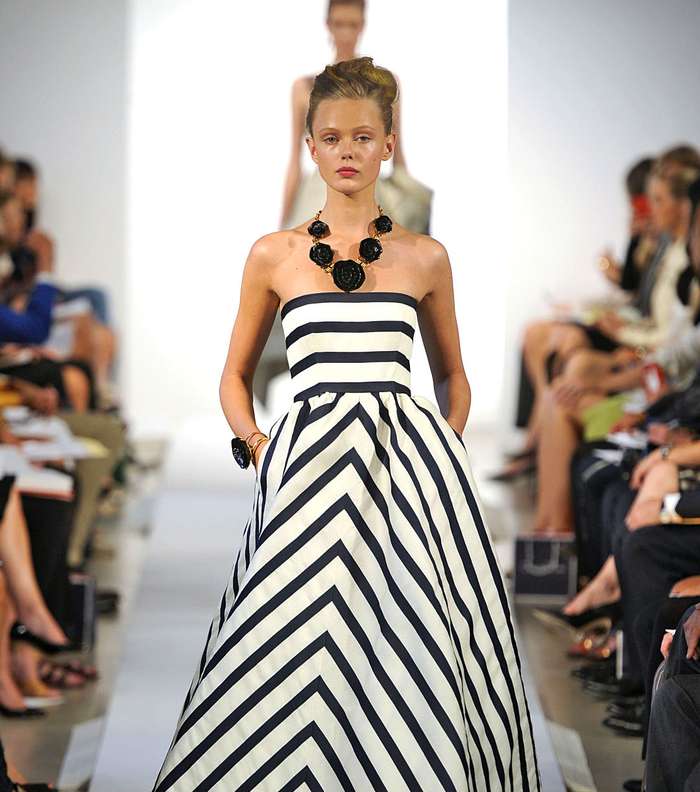 فستان بأسلوب المونوكروم توقيع ماركة Oscar de la Renta