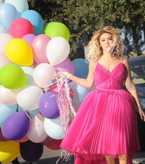 فستان نوال الزغبي الفوشيا