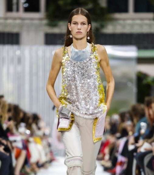 اليك اخر صيحات الموضة من اسبوع الموضة الباريسي