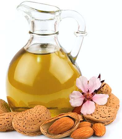 خلطة زيت اللوز الحلو لتنظيف البشرة