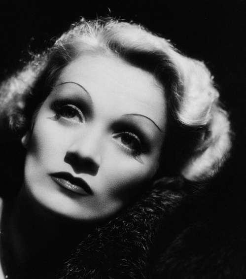 مارلين ديتريش الممثلة والمغنية الأمريكية الألمانية
