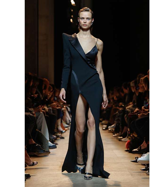 من اسبوع الموضة الباريسي، تعرفي على مجموعة علامة موغلر Mugler الجديدة
