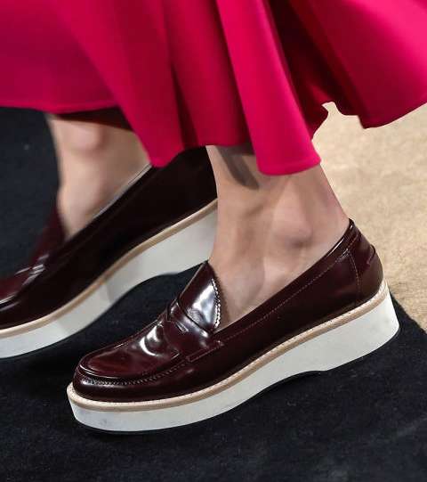 حذاء من ديريك ليم باسلوب الـ Platform wedges