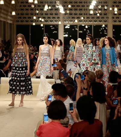 شاهدي تغطية ياسمينة من خلال صور عرض شانيل كروز 2015 Chanel cruise في دبي