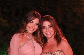 اطلالات الوالدات في زفاف اولادهن المشاهير