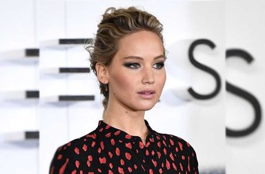 نجمات عالميات لهن شبيهات من الزمن الجميل