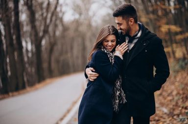 5 عبارات غير كلمة "أحبك" تُظهر حُبه الشديد لك