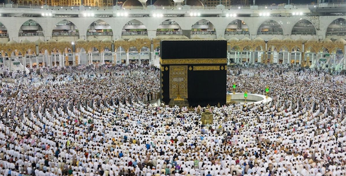 الكشف عن صحة قرار إلغاء شرط "المَحرم" للقادمات لأداء العُمرة