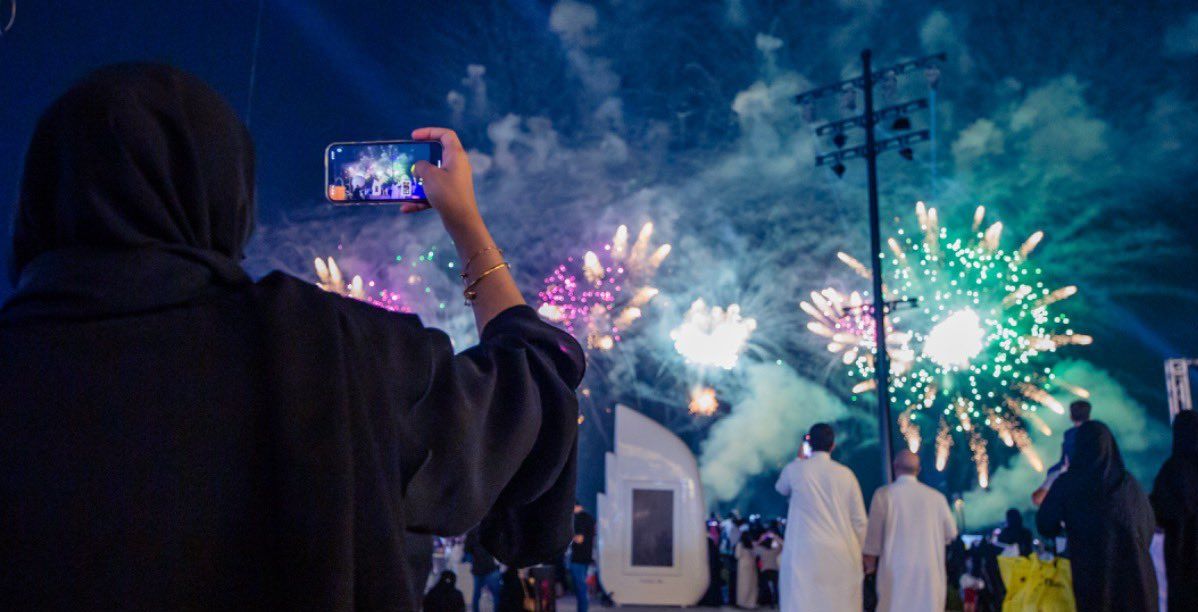 زوار "موسم جدة" يتخطون 200 ألف زائر خلال الأيام الـثلاثة الأولى