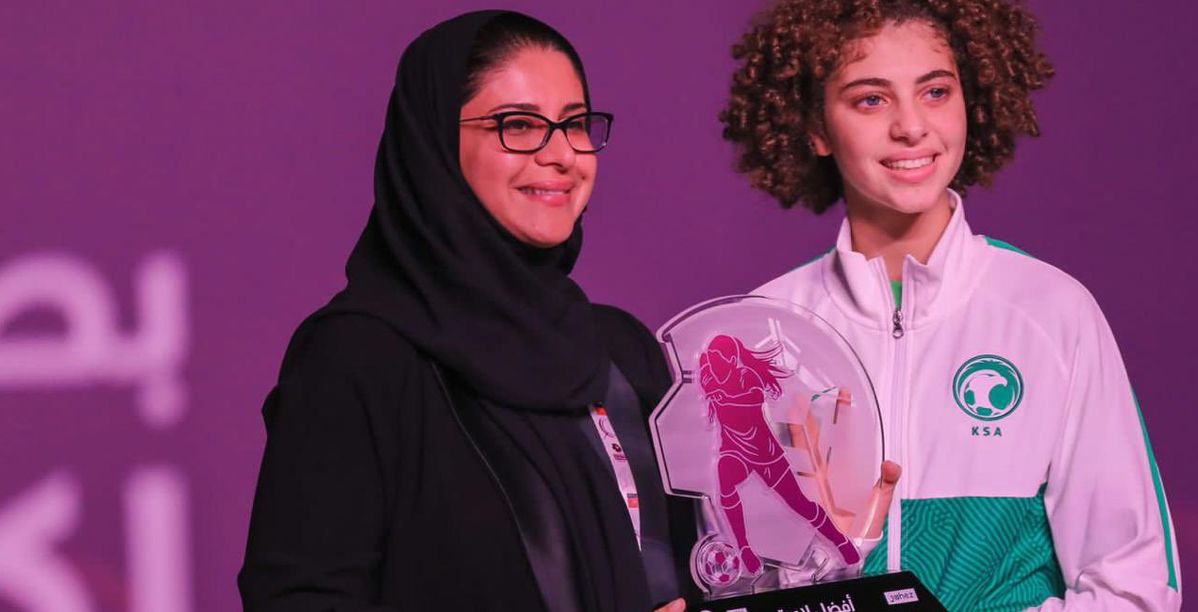 اللاعبة السعودية صبا توفيق تنال لقب أفضل لاعبة في بطولة اتحاد غرب آسيا الثالثة لكرة الصالات